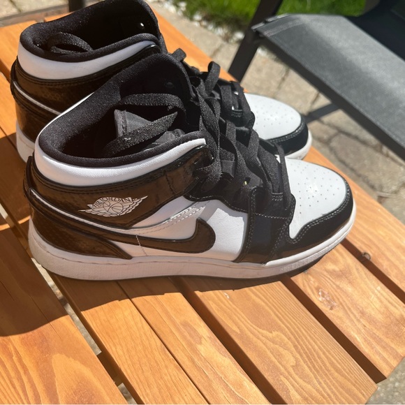 Air Jordan Sneakers - Picture 5 of 11